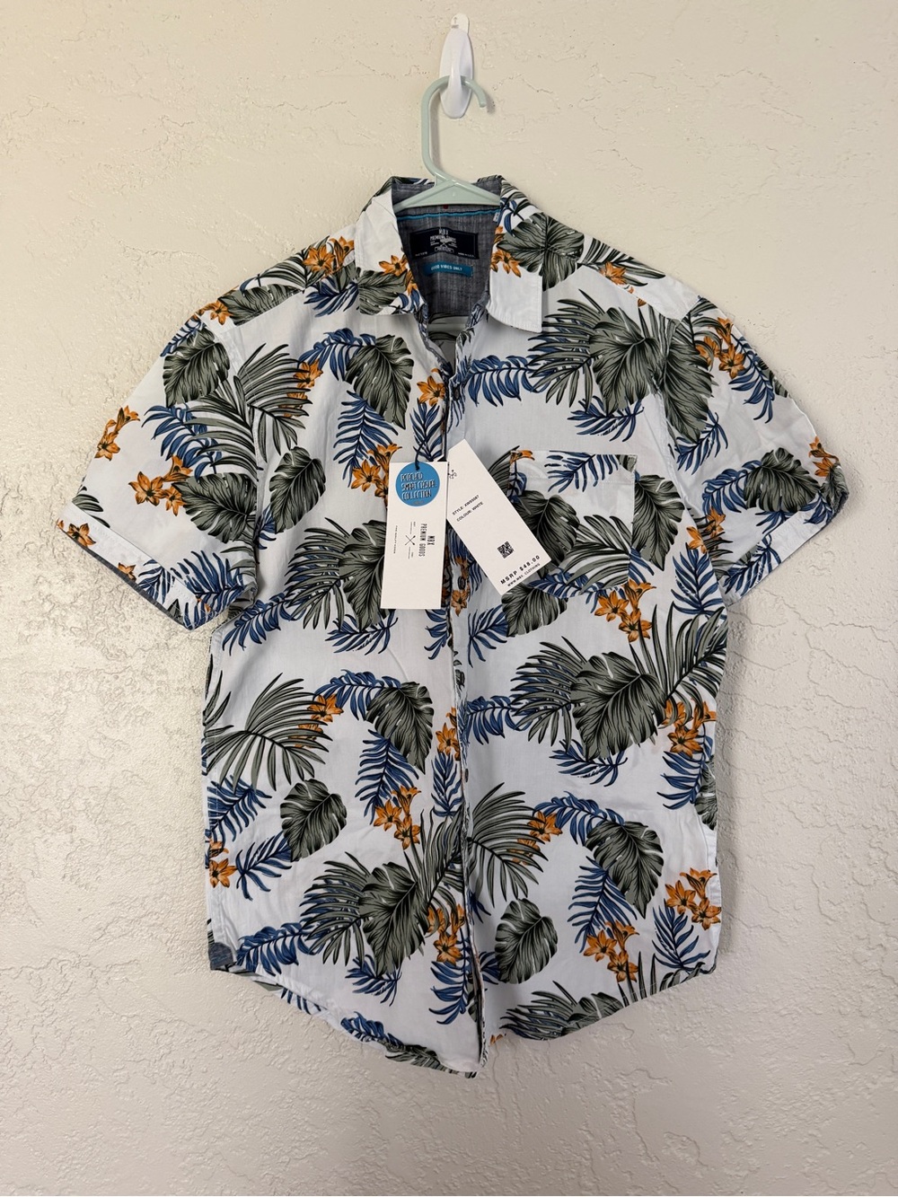 New Men's Tropical Print Button Down Short Sleeve Shirt - medium